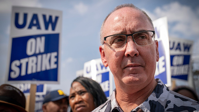 7,000 UAW Members Join Strike at Ford and GM
