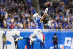 Nov. 23, 2023 ~ Detroit Lions tight end Sam LaPorta can't catch a pass that sails high against the Green Bay Packers during the first half at Ford Field. Photo: Junfu Han ~ USA TODAY NETWORK