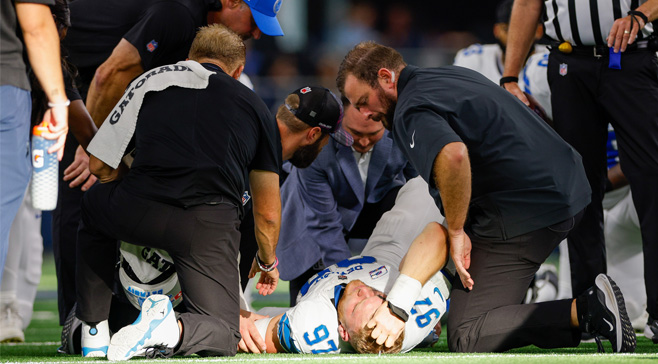 Lions’ Aidan Hutchinson Out for Season With Leg Injury