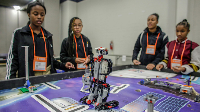 Engineering Society of Detroit Program Helps Girls Get Into STEM