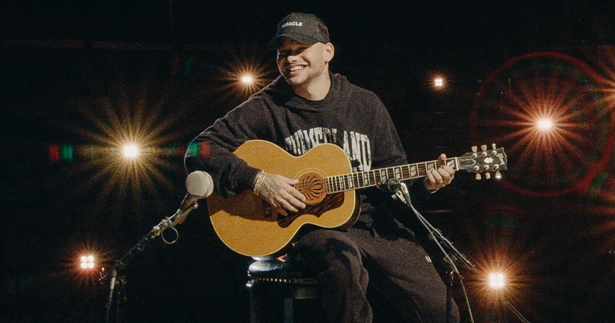 Watch Kane Brown Honor Randy Travis by Singing “Three Wooden Crosses” at the Hall of Fame