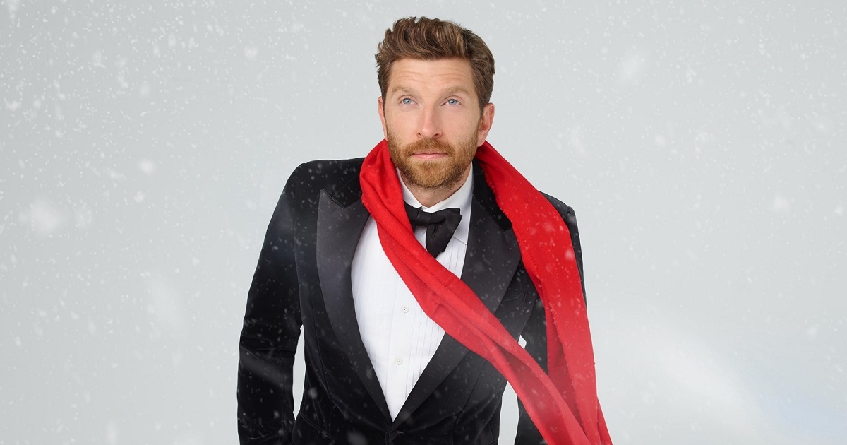 Brett Eldredge is Mr. Christmas – Day and Night