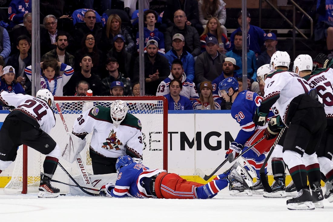 Rangers push past Coyotes with third-period goal