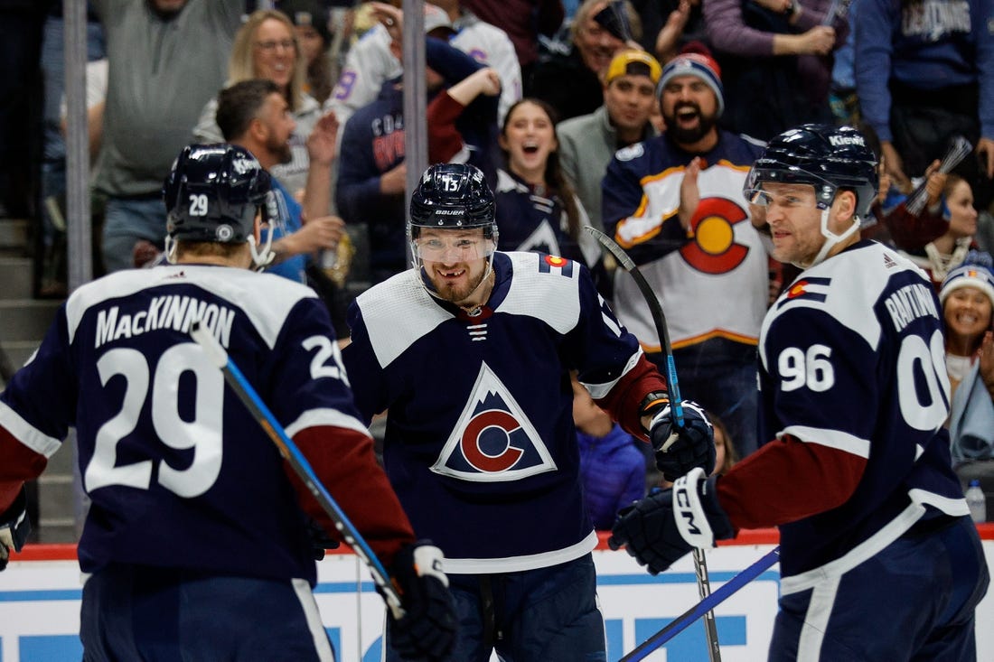 Avs cruise past Coyotes thanks to 2nd-period barrage