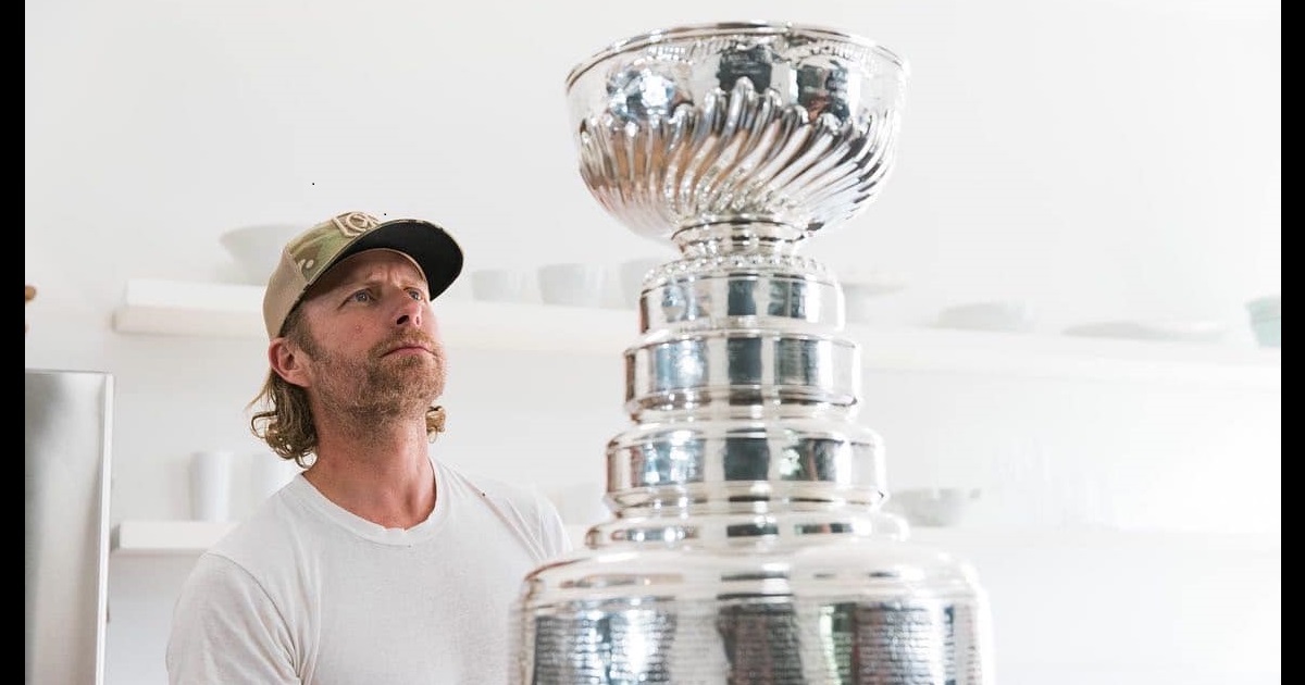 Dierks Bentley Welcomes Lord Stanley’s Cup into His House