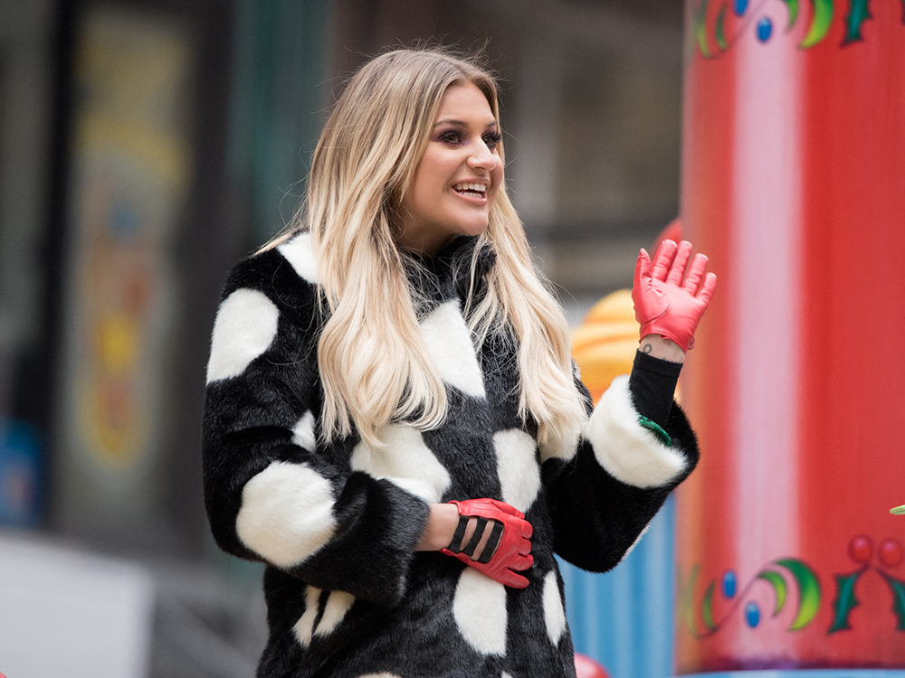 Photo Gallery: Kelsea Ballerini, Brett Eldredge, Maddie & Tae and Easton Corbin Float Through NYC for Macy’s Thanksgiving Day Parade; Miranda Lambert Performs “Highway Vagabond”