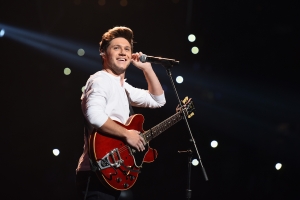 Nial Horan holding a Guitar