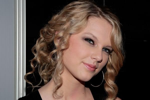 Baby Taylor Swift Is Adorable In New Christmas Music Video [WATCH]