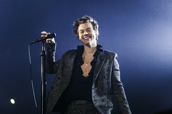 Harry Styles “Lights Up” LA Forum For #FineLineLive