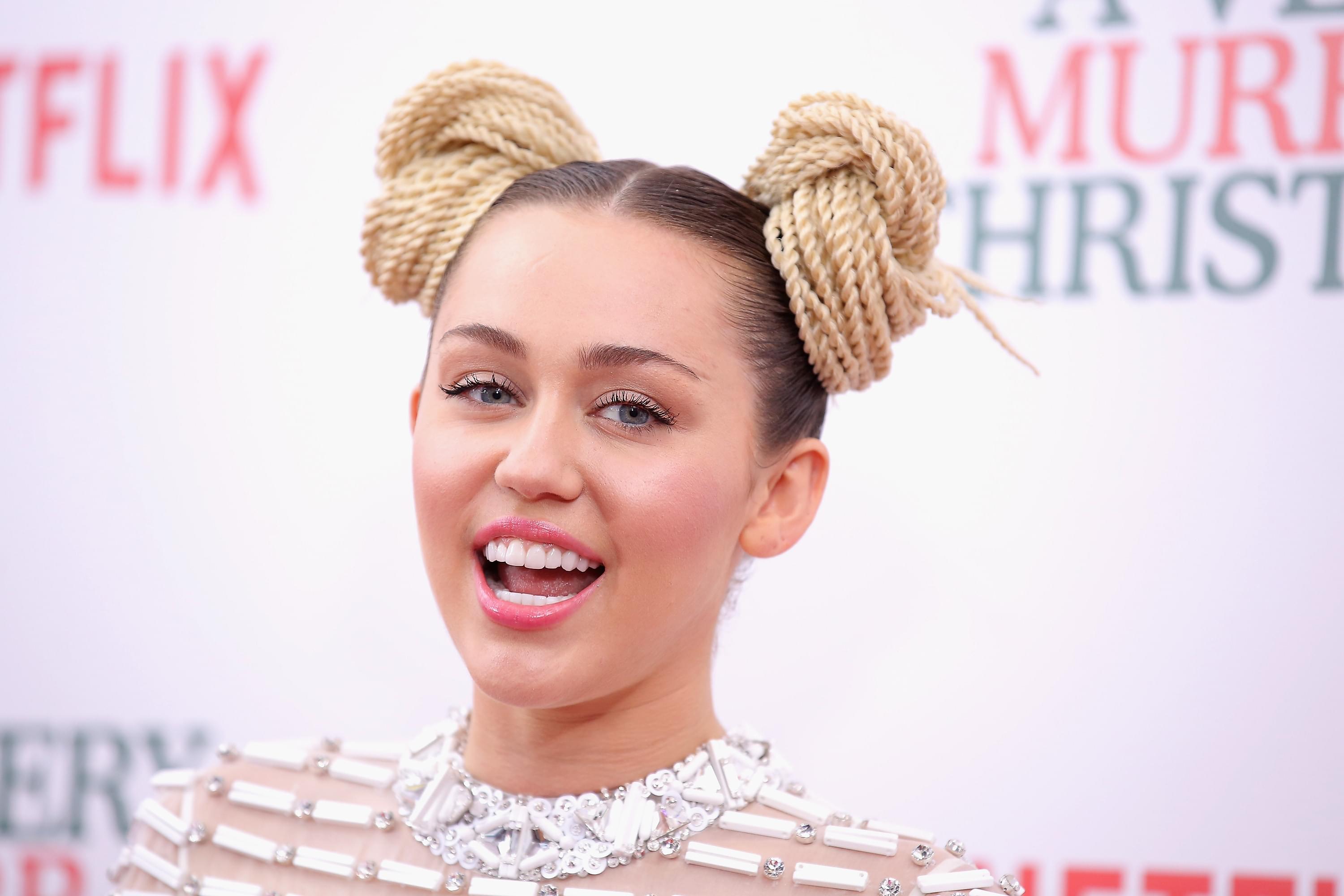Miley Cyrus Rescued A New Dog And She’s The Cutest Thing [PHOTOS]