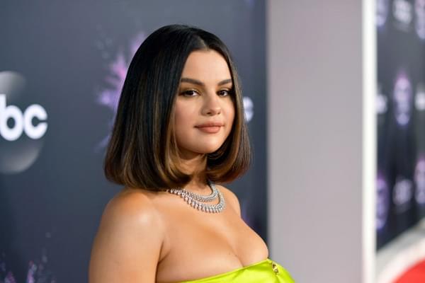 Selena Gomes Goes Spanglish In New Song With DJ Snake [VIDEO]