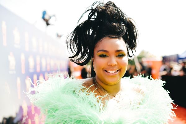 Lizzo, Shania, and Selma Blair Owned the People’s Choice Awards