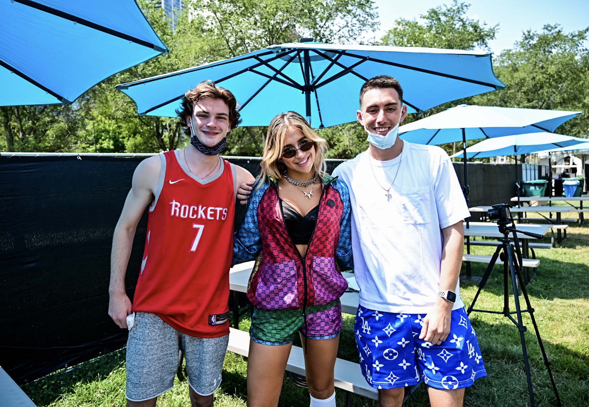 Tommy And Jackson Catch Up With Tate McRae At Lolla [WATCH]
