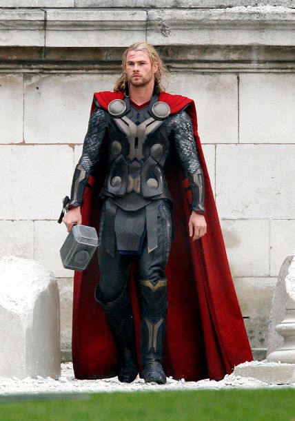 Chris Hemsworth’s Naked, Unpixellated Butt Is in the New “Thor” Movie