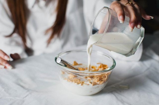 This Cereal Turns Your Milk Green… On Purpose