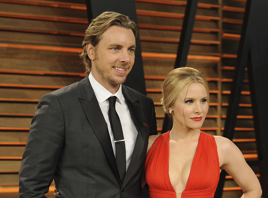 Kristen Bell and Dax Shepard Photobombed By Celebrities At Shania Twain Concert