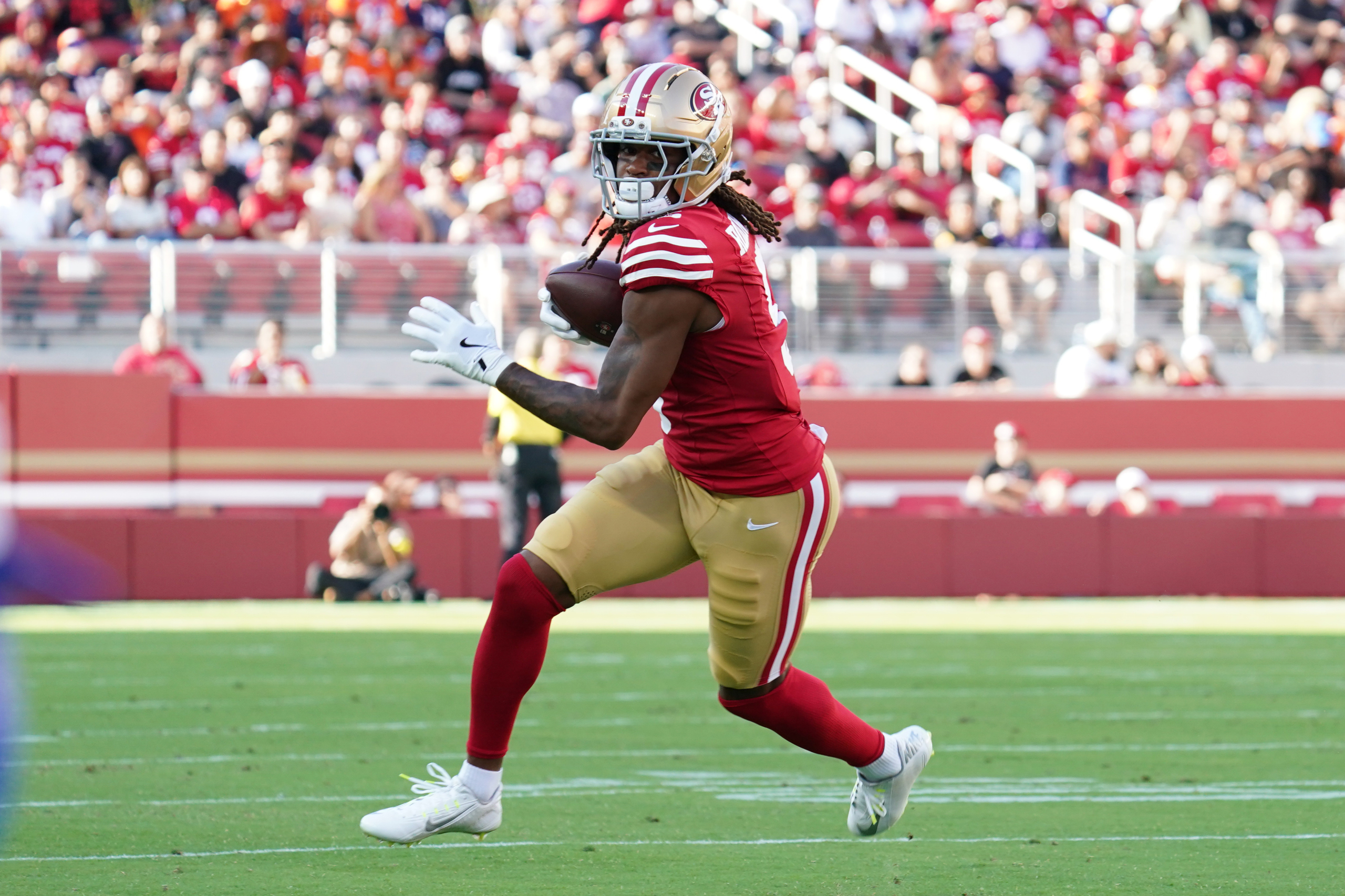 49ers Bulletin: Shanahan confirms Robinson suspension, Niners add speedy Moore