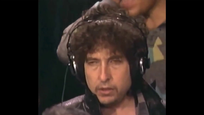 Bob Dylan Was Having ‘Nervous Breakdown’ During ‘We Are The World’ Recording Session