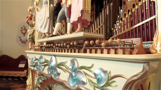 Bohemian Rhapsody Played On An Organ From 1905