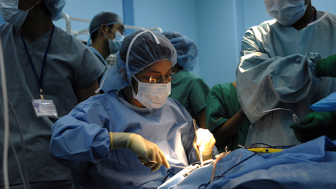 New study says it’s more cleanly for surgeons to operate naked