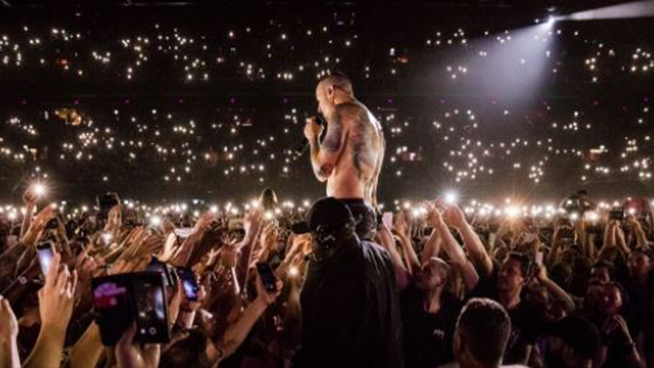 Cornell family and stars pay tribute to Chester Bennington