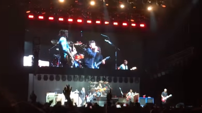 Foo Fighters Cover Never Gonna Give You Up Live With Rick Astley