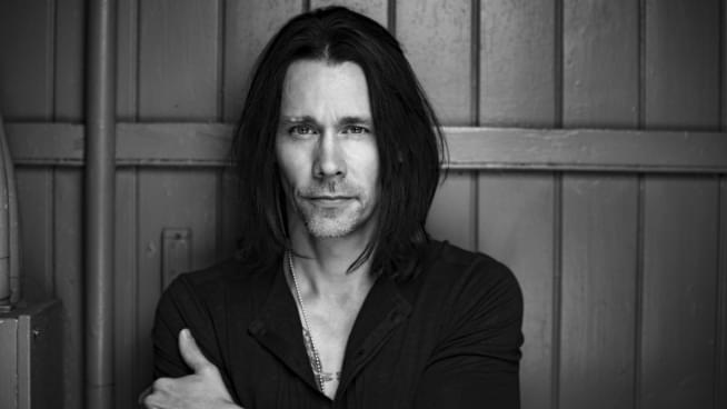 Myles Kennedy opens up about his new album, his Father’s death and working with Slash