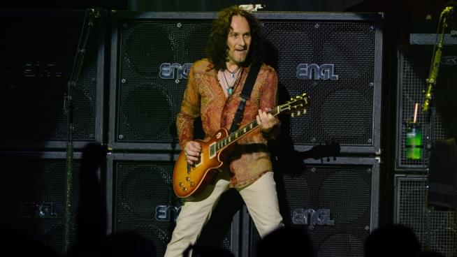 Def Leppard Guitarist Vivian Campbell Says Newer Bands “Don’t Have Balls”