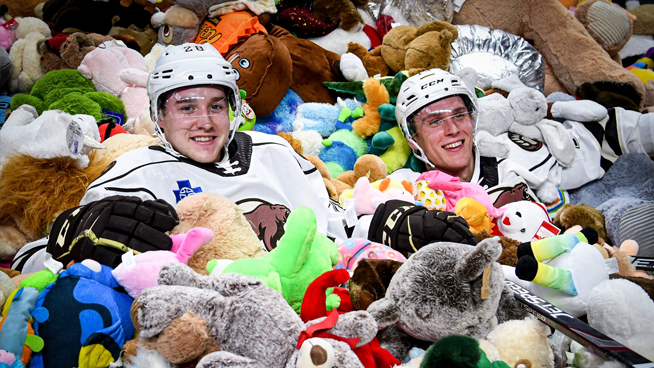 The Hershey Bears’ hockey team breaks world record in ‘Teddy Bear Toss’