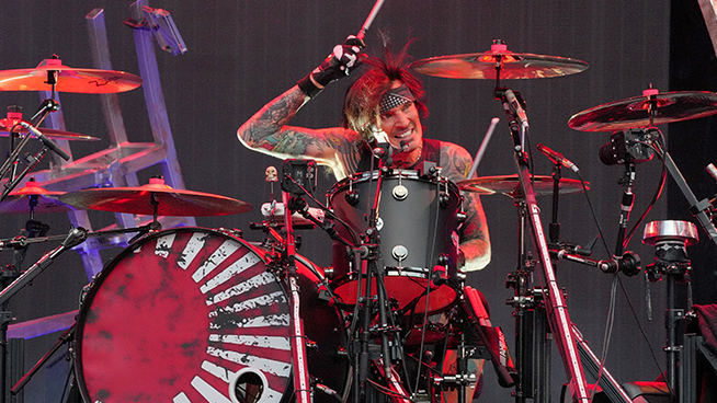 Tommy Lee Shares Full-Frontal Naked Photo
