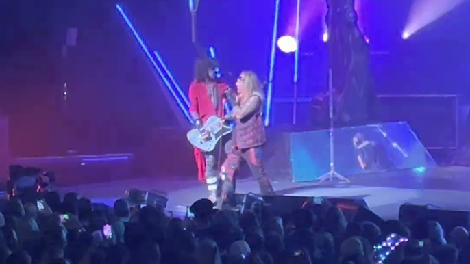 Def Leppard’s Rick Allen Joins Mötley Crüe On Stage