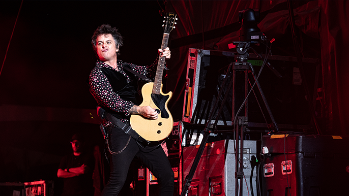 Green Day’s Billie Joe Armstrong Joins Covers Band in London Pub