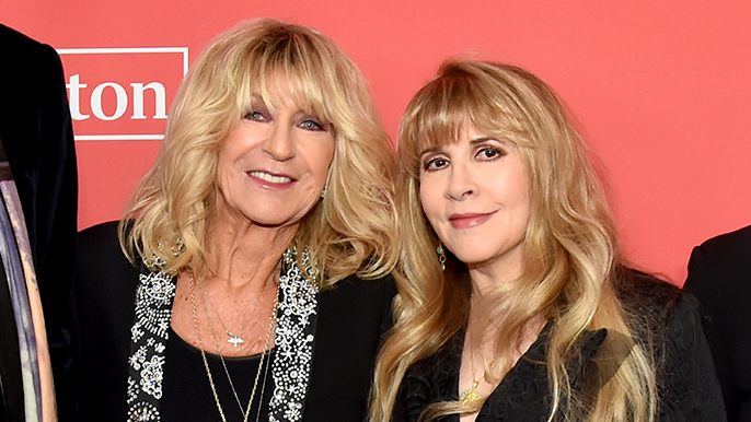 Stevie Nicks Pays Tribute to Christine McVie During Concert