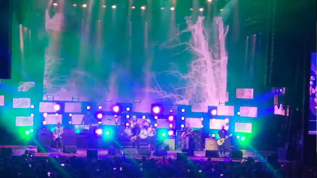 Foo Fighters Do Live Debut Of “The Teacher”