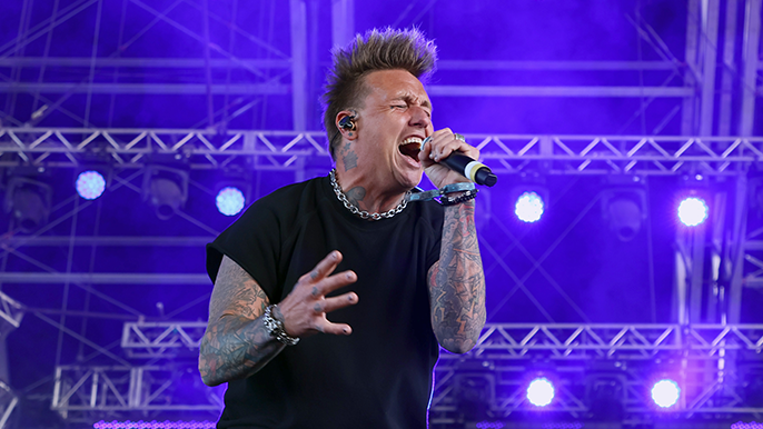 Papa Roach Frontman Raises Eyebrows With Metallica Comparison