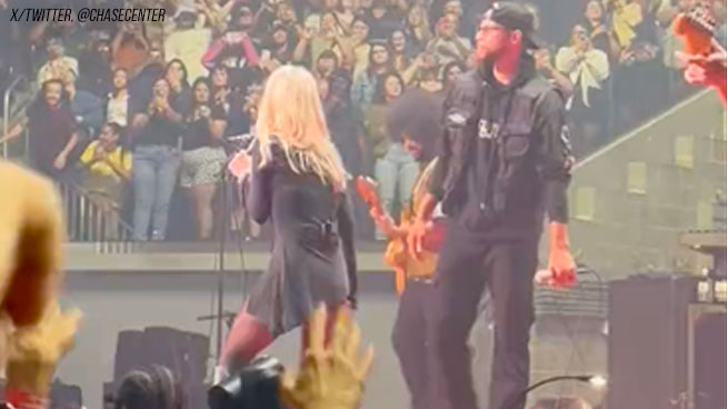 Golden State Warriors Star Steph Curry Joins Paramore Onstage for “Misery Business”