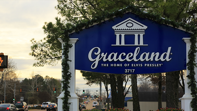 Tourist Kicked out of Graceland After Jumping Into Elvis’ Swimming Pool