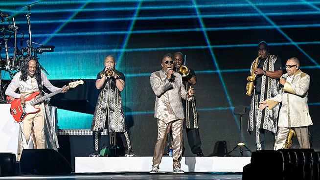 Earth, Wind & Fire Announce Co-Headlining Tour with Chicago