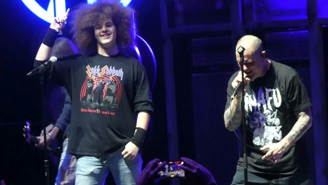 Dimebag Lookalike Joins PANTERA on Stage