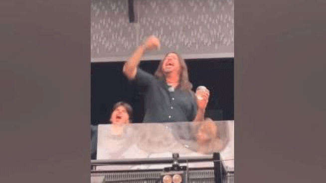 Dave Grohl Rocks Out At U2’s Final Sphere Show