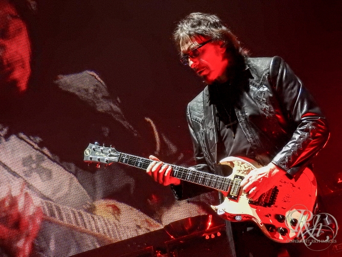 Black Sabbath’s Tony Iommi, Queen’s Brian May Play ‘Paranoid’