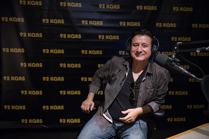 Steve Perry Announces New Expanded Christmas Album