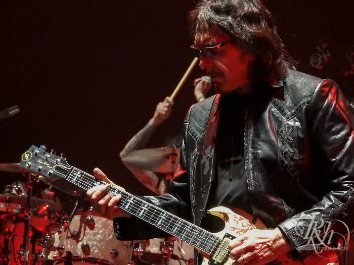 Black Sabbath’s Tony Iommi, Queen’s Brian May Play ‘Paranoid’