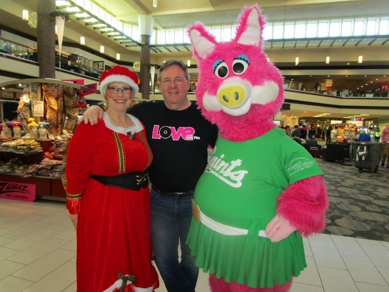 Love 105 at the Maplewood Mall for a Holiday Broadcast and Donation Drive benefiting Tubman