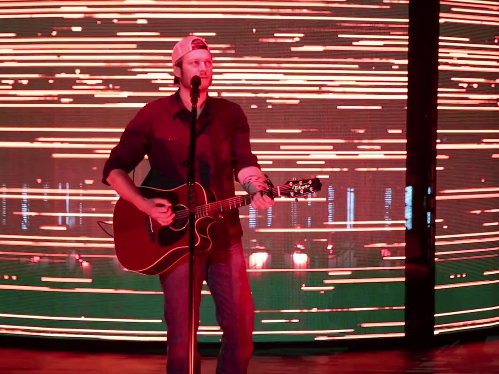 Go Behind the Scenes of Blake Shelton’s 2016 Winter Tour