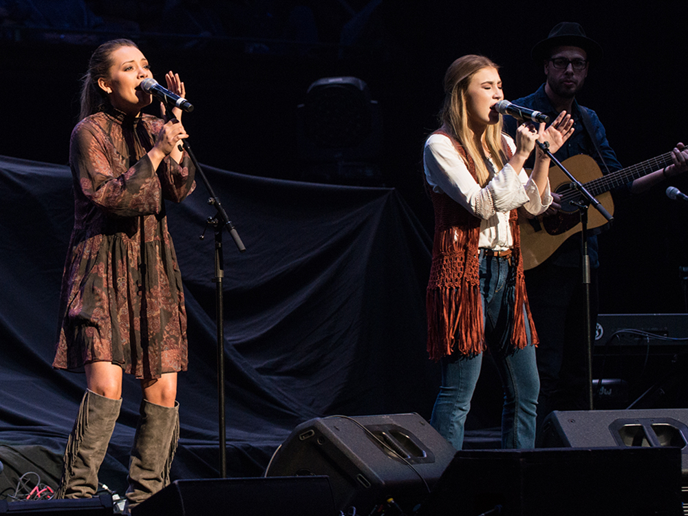 Maddie & Tae Auctioning Signed Guitars to Help Raise Money for the Families of Dead Texas Duck Hunters