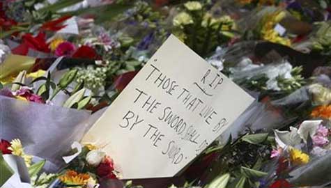 WATCH: Tearful Mourners Pay Tribute At Makeshift Memorial To Victims Of Sydney Barricade