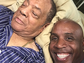 PHOTO: Barry Bonds Posts Creepy Selfie with Willie Mays