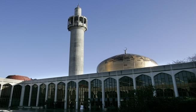 Police: Suspect detained after stabbing at London mosque