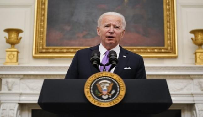 Biden signs burst of virus orders, requires masks for travel